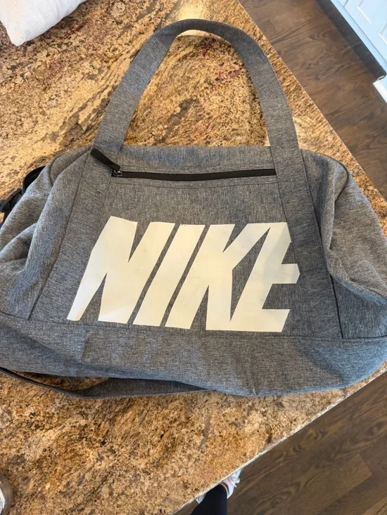 Nike Gray Gym Duffel Gym Bag w/shoulder strap - Picture 10 of 13